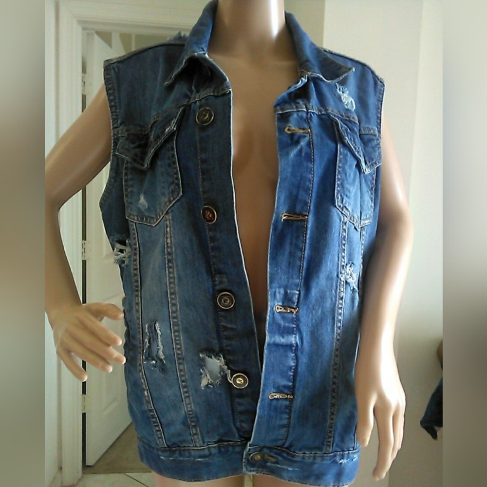 Y2K I-LINK DISTRESSED JEAN VEST SZ .MED ( HOLES EVERYWHERE) PKTS SUPER HOT LOOK